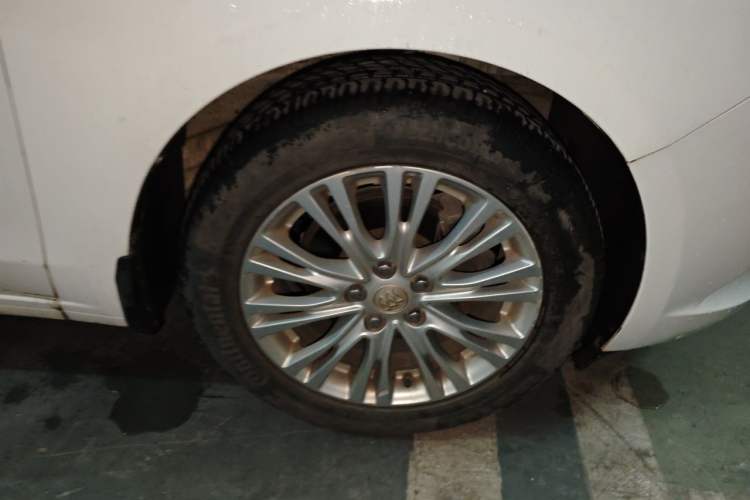 Used Buick GT 2015 15N Automatic Elite Version Right Front Wheel Hub