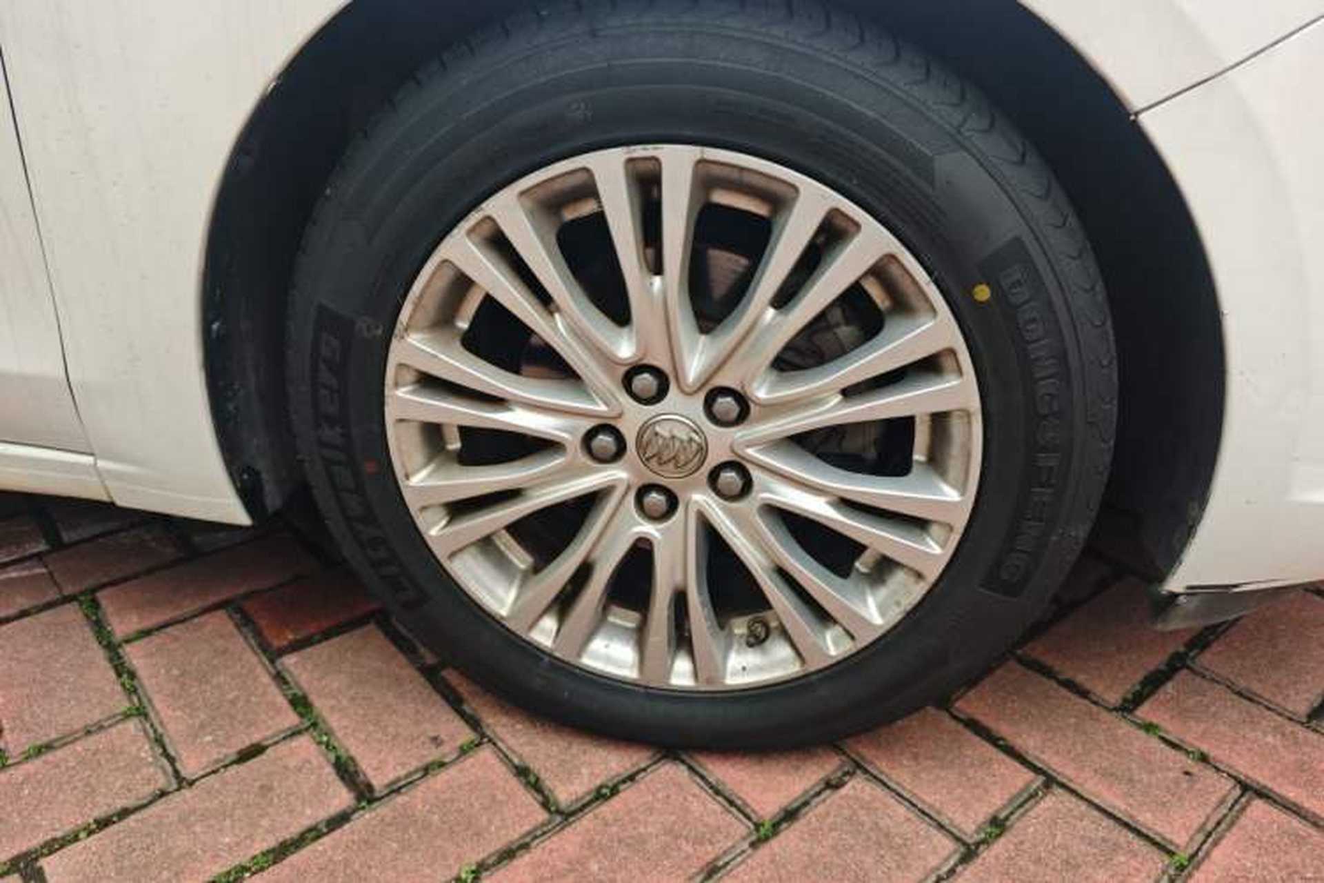 Used Buick GT 2015 18T Dual-Clutch Elite Model Right Front Wheel Hub