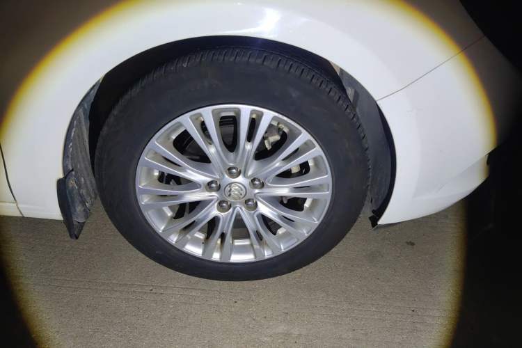 Used Buick GT 2015 15N Automatic Deluxe Edition Right Front Wheel Hub
