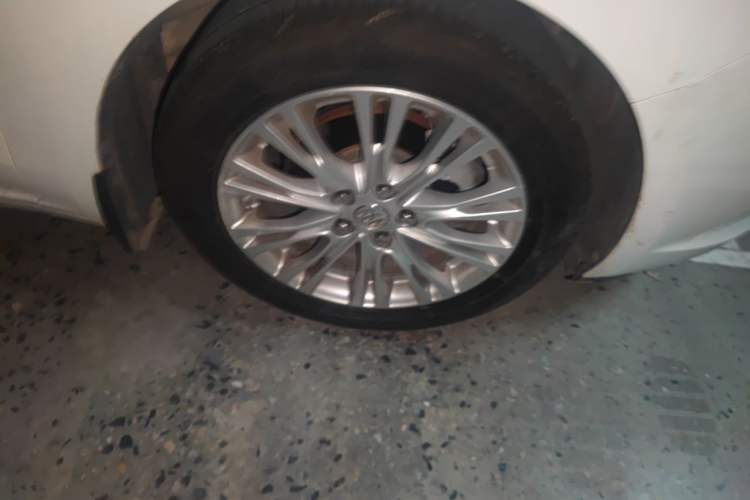Used Buick GT 2015 15N Automatic Deluxe Edition Right Front Wheel Hub