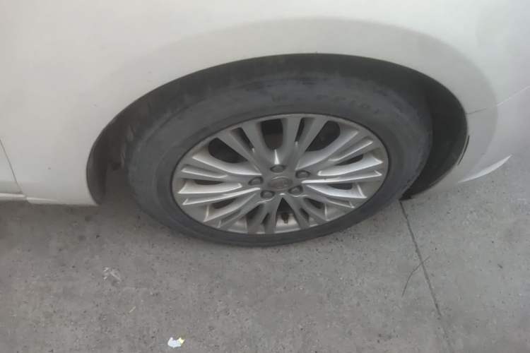 Used Buick GT 2015 15N Automatic Elite Version Right Front Wheel Hub