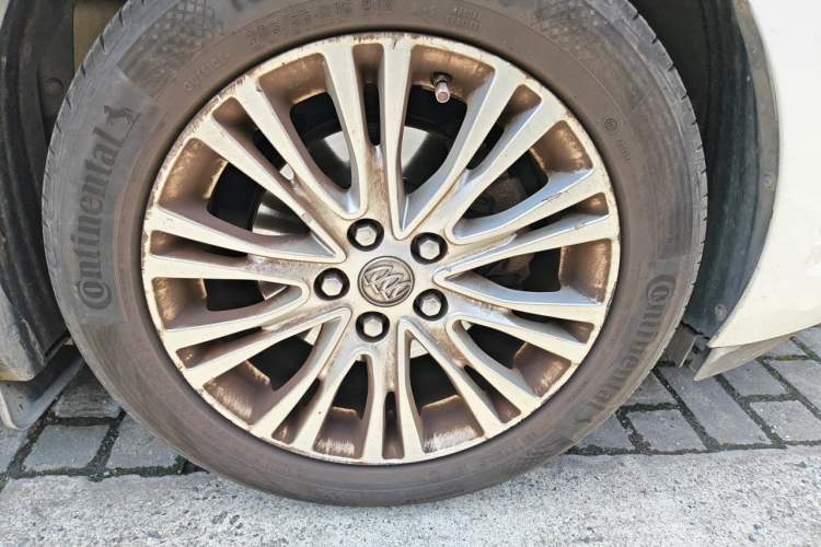 Used Buick GT 2015 15N Manual Elite Edition Right Front Wheel Hub