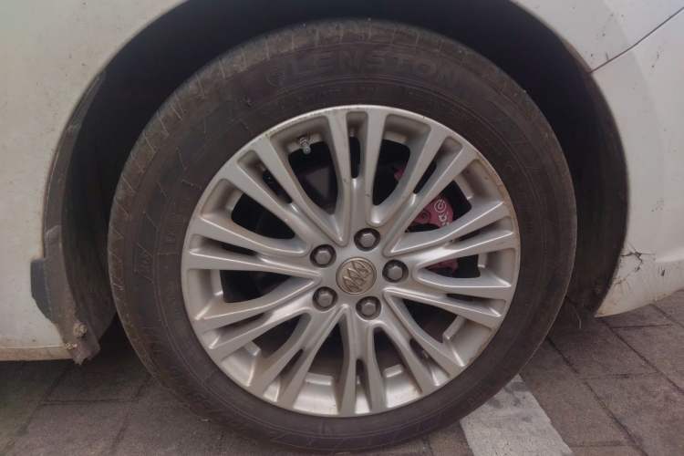 Used Buick GT 2015 15N Automatic Elite Version Right Front Wheel Hub