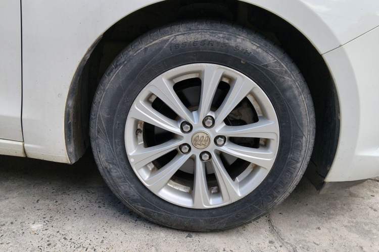 Used Buick GT 2015 15N Automatic Entry-Level Trim Right Front Wheel Hub