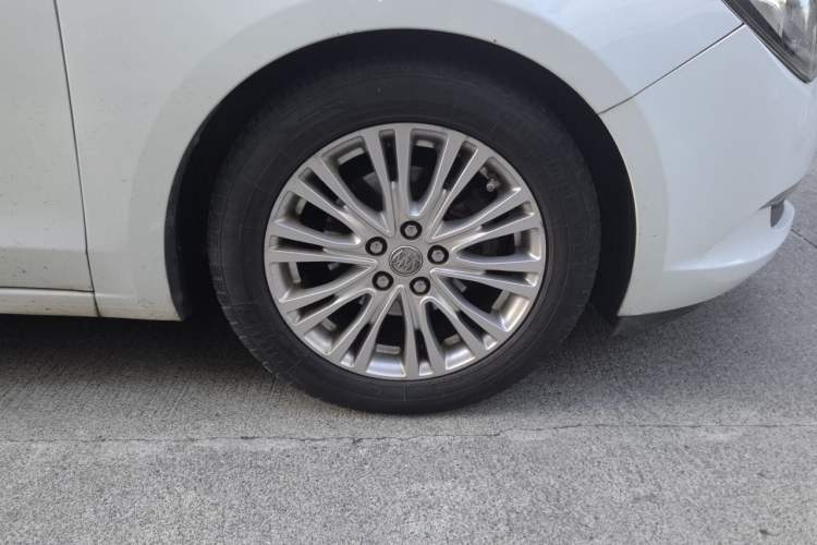 Used Buick GT 2015 18T Dual-Clutch Luxury Model Right Front Wheel Hub