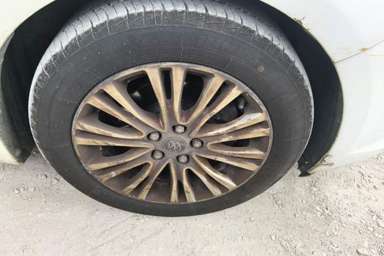 Used Buick GT 2015 15N Automatic Elite Version Right Front Wheel Hub