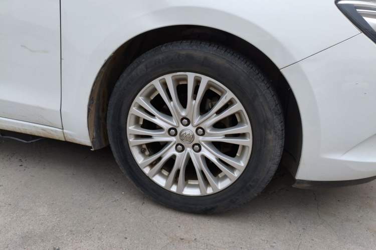 Used Buick GT 2015 15N Automatic Elite Version Right Front Wheel Hub