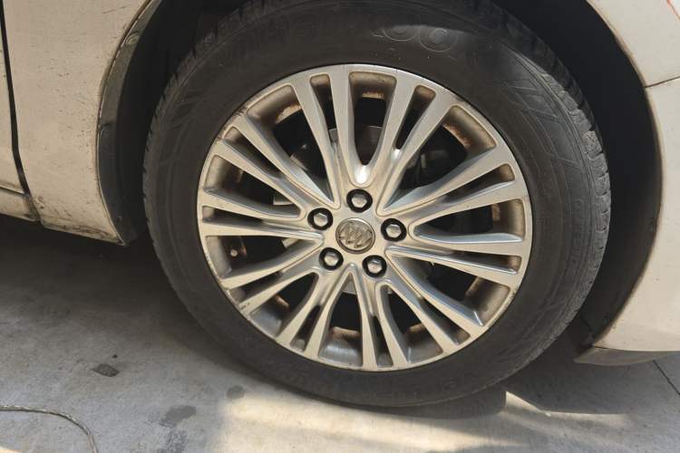Used Buick GT 2015 15N Automatic Elite Version Right Front Wheel Hub
