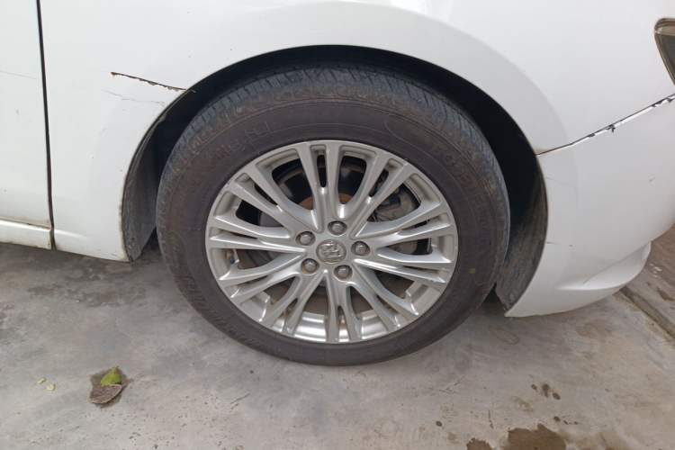 Used Buick GT 2015 15N Manual Elite Edition Right Front Wheel Hub