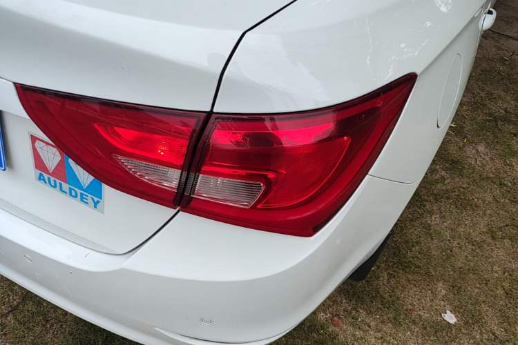 Used Buick GT 2015 15N Automatic Deluxe Edition Right Rear Taillight