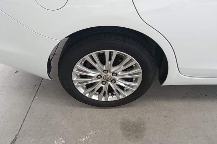 Used Buick GT 2015 15N Automatic Elite Version Right Rear Wheel Hub
