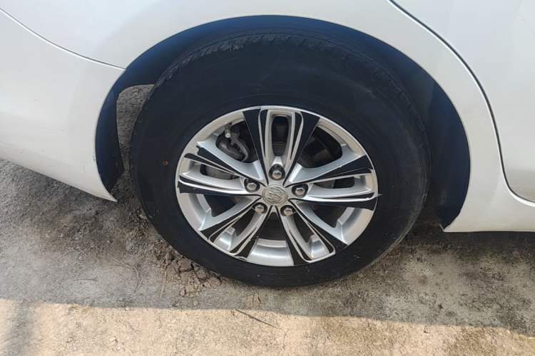 Used Buick GT 2015 15N Manual Entry-Level Trim Right Rear Wheel Hub