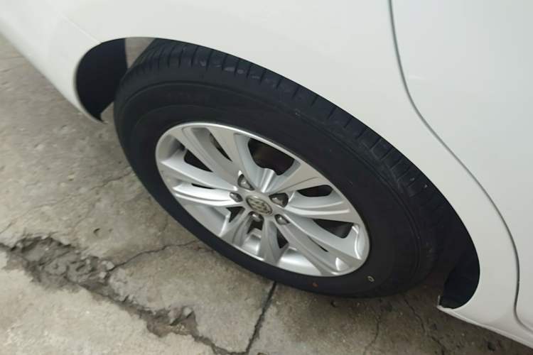 Used Buick GT 2015 15N Automatic Entry-Level Trim Right Rear Wheel Hub