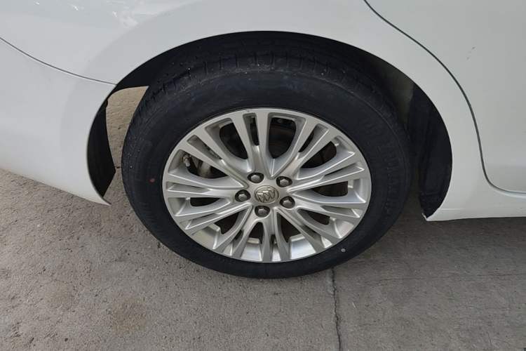Used Buick GT 2015 15N Automatic Deluxe Edition Right Rear Wheel Hub