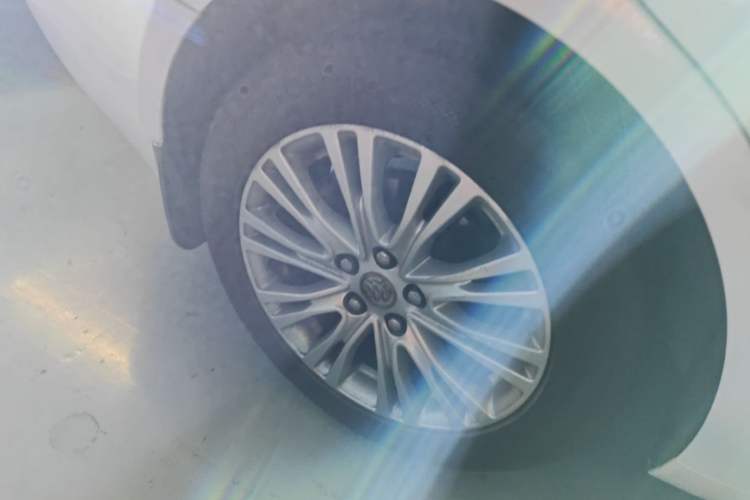 Used Buick GT 2015 15N Automatic Elite Version Right Rear Wheel Hub
