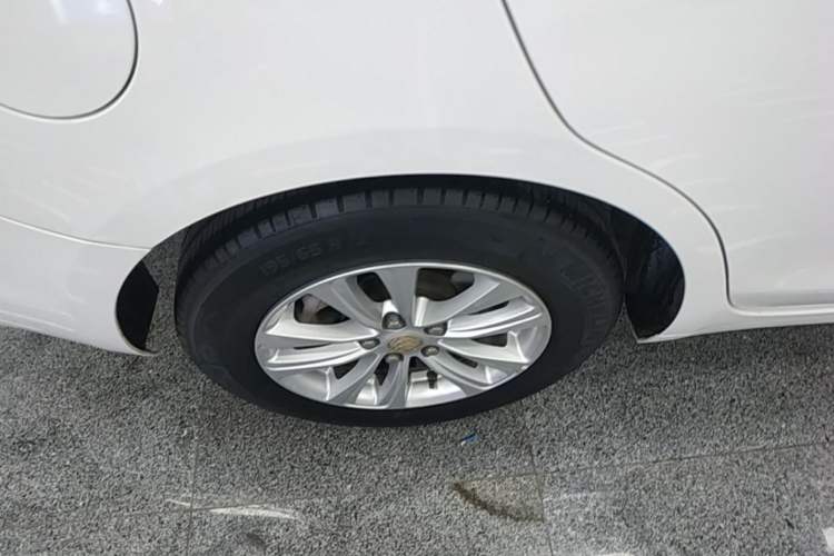 Used Buick GT 2015 15N Automatic Entry-Level Trim Right Rear Wheel Hub