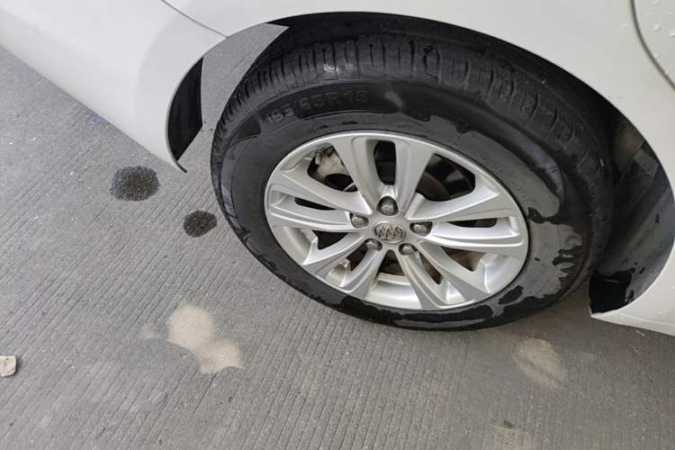 Used Buick GT 2015 15N Manual Entry-Level Trim Right Rear Wheel Hub