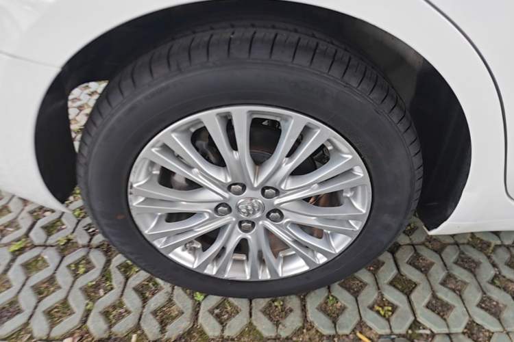 Used Buick GT 2015 15N Manual Elite Edition Right Rear Wheel Hub