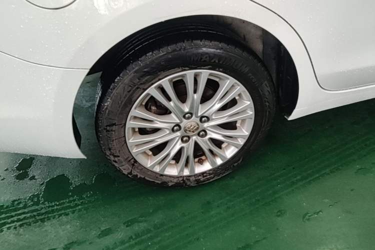 Used Buick GT 2015 15N Automatic Elite Version Right Rear Wheel Hub