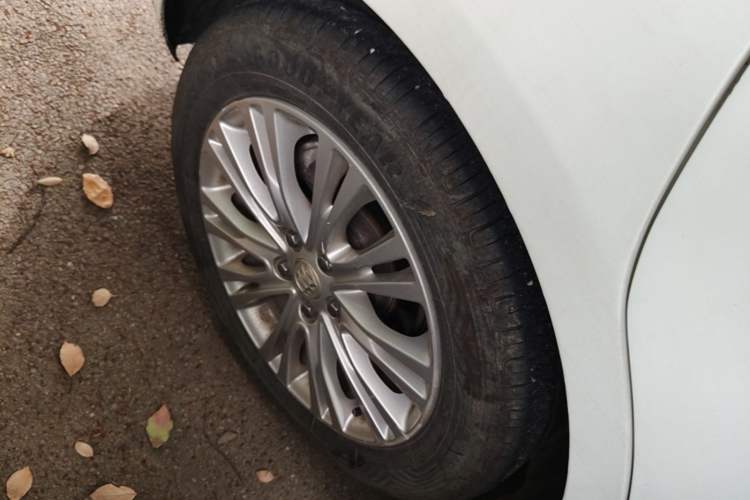Used Buick GT 2015 15N Automatic Elite Version Right Rear Wheel Hub