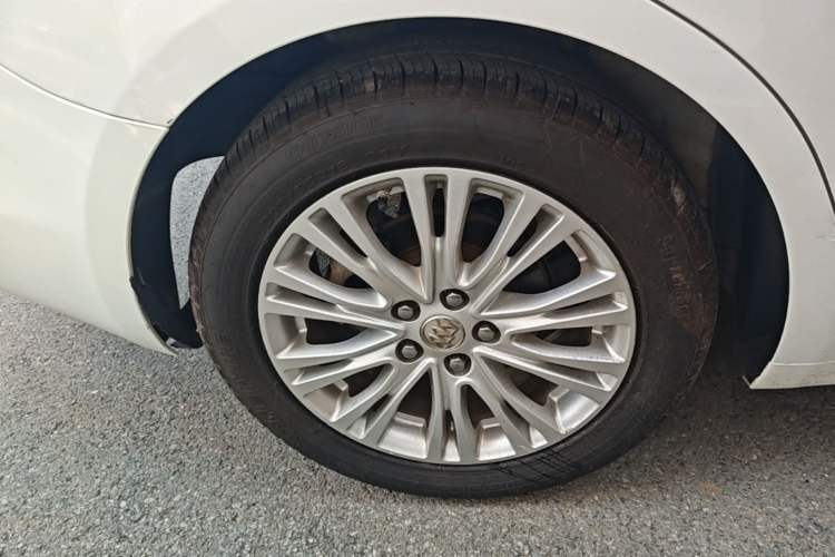 Used Buick GT 2015 15N Automatic Elite Version Right Rear Wheel Hub
