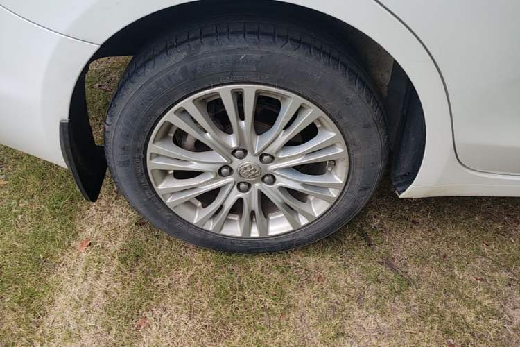 Used Buick GT 2015 15N Automatic Deluxe Edition Right Rear Wheel Hub