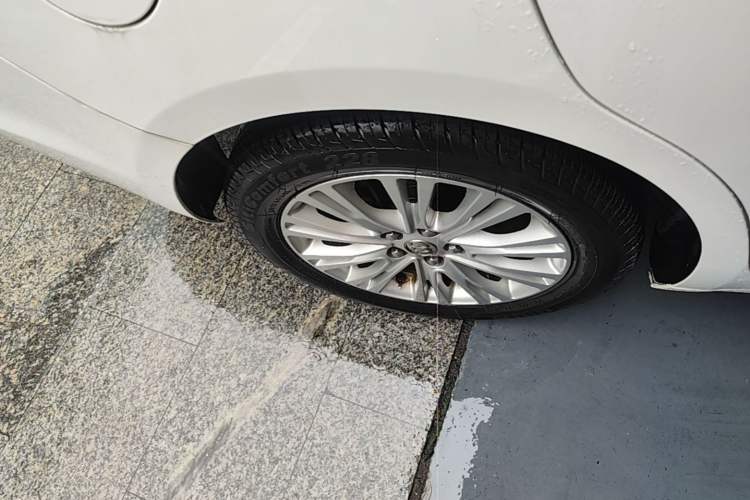 Used Buick GT 2015 15N Manual Elite Edition Right Rear Wheel Hub