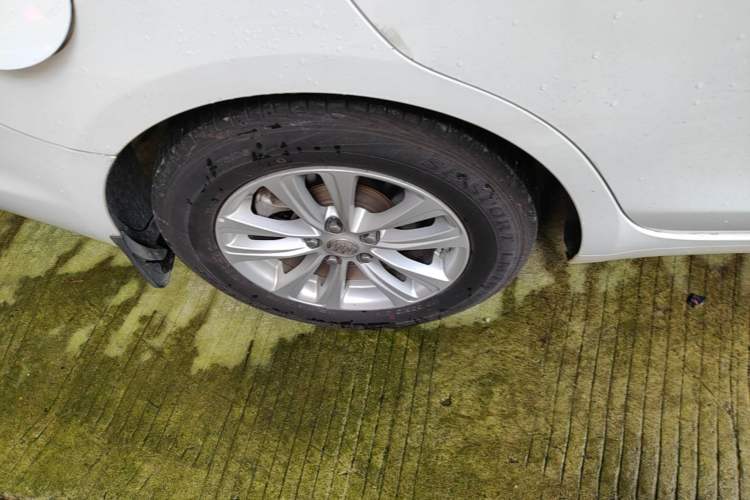 Used Buick GT 2015 15N Automatic Entry-Level Trim Right Rear Wheel Hub