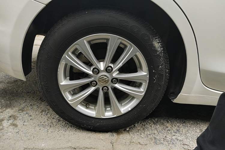 Used Buick GT 2015 15N Automatic Entry-Level Trim Right Rear Wheel Hub