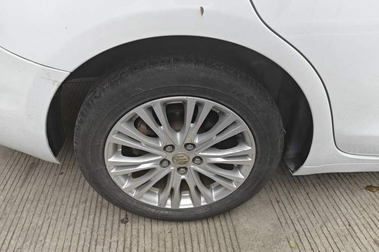 Used Buick GT 2015 15N Automatic Elite Version Right Rear Wheel Hub