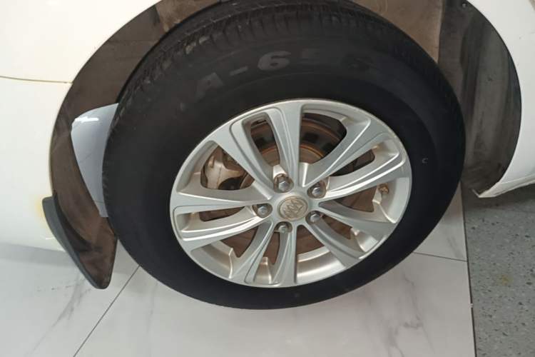 Used Buick GT 2015 15N Manual Entry-Level Trim Right Rear Wheel Hub