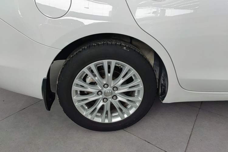 Used Buick GT 2015 15N Automatic Elite Version Right Rear Wheel Hub