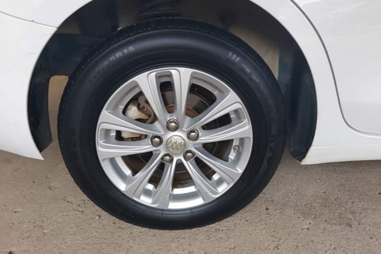 Used Buick GT 2015 15N Automatic Entry-Level Trim Right Rear Wheel Hub