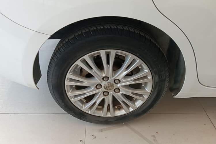 Used Buick GT 2015 15N Automatic Elite Version Right Rear Wheel Hub