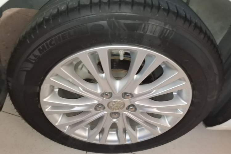 Used Buick GT 2015 15N Automatic Elite Version Right Rear Wheel Hub