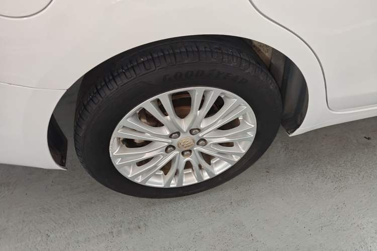 Used Buick GT 2015 15N Automatic Elite Version Right Rear Wheel Hub