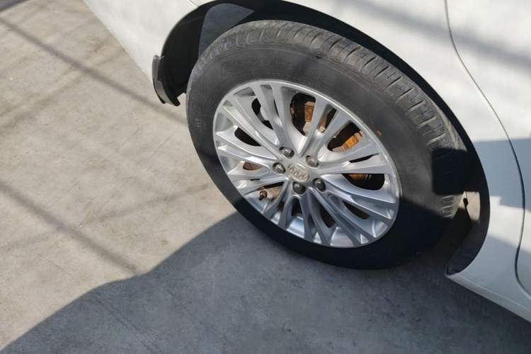 Used Buick GT 2015 15N Automatic Deluxe Edition Right Rear Wheel Hub