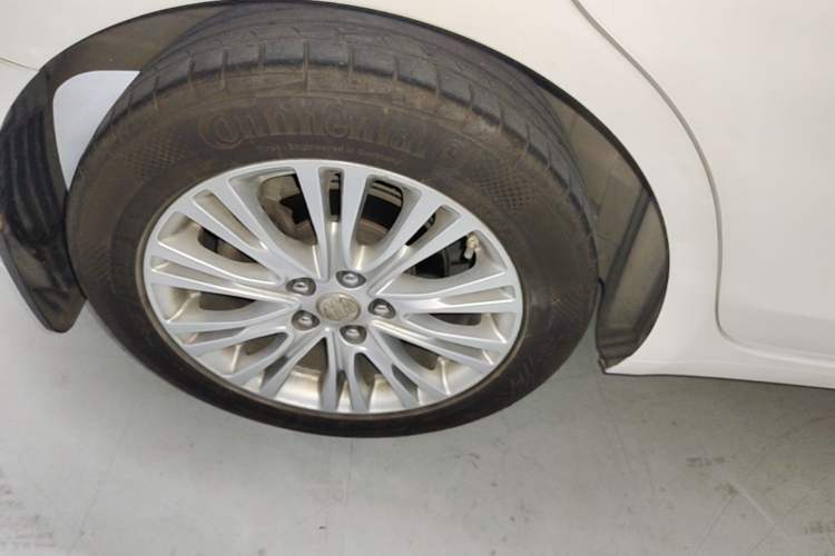 Used Buick GT 2015 15N Automatic Elite Version Right Rear Wheel Hub