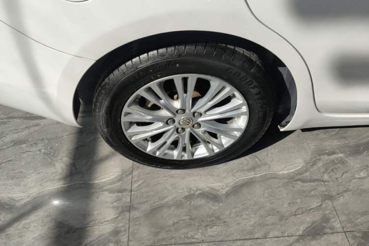 Used Buick GT 2015 15N Automatic Elite Version Right Rear Wheel Hub