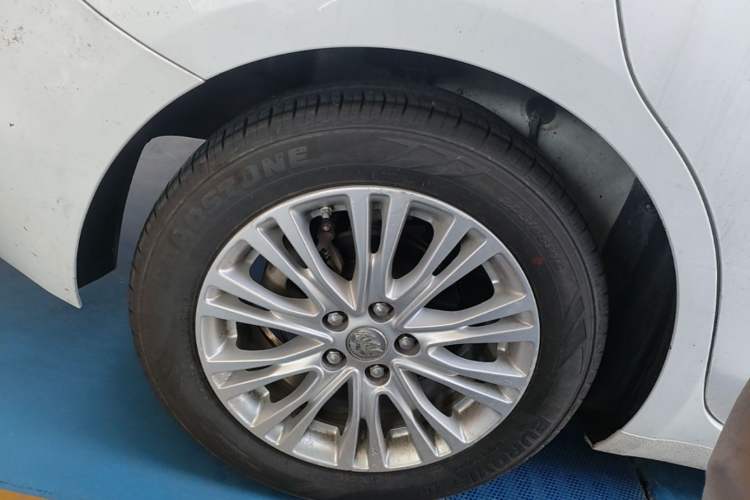Used Buick GT 2015 18T Dual-Clutch Elite Model Right Rear Wheel Hub