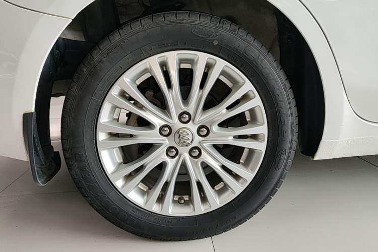 Used Buick GT 2015 15N Automatic Elite Version Right Rear Wheel Hub