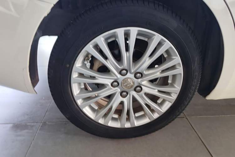 Used Buick GT 2015 15N Automatic Elite Version Right Rear Wheel Hub