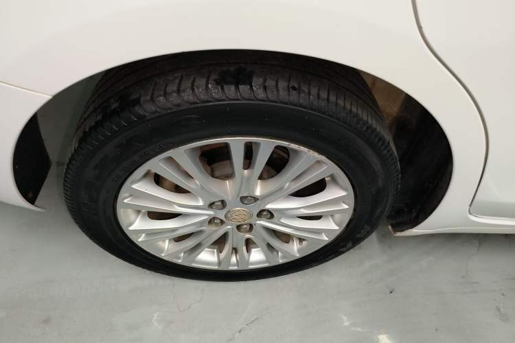 Used Buick GT 2015 15N Manual Elite Edition Right Rear Wheel Hub