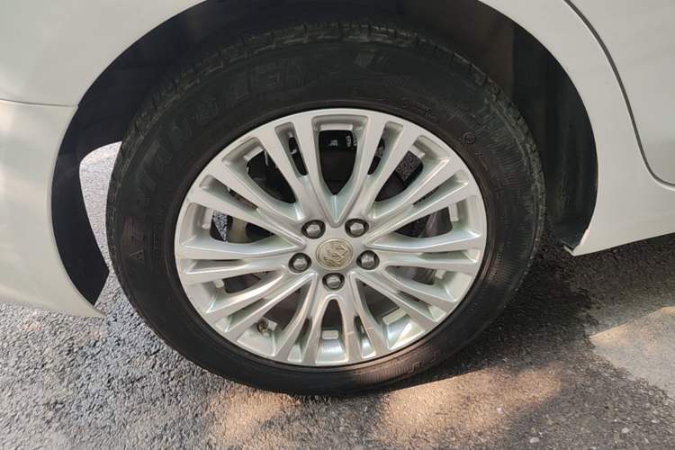 Used Buick GT 2015 18T Dual-Clutch Luxury Model Right Rear Wheel Hub