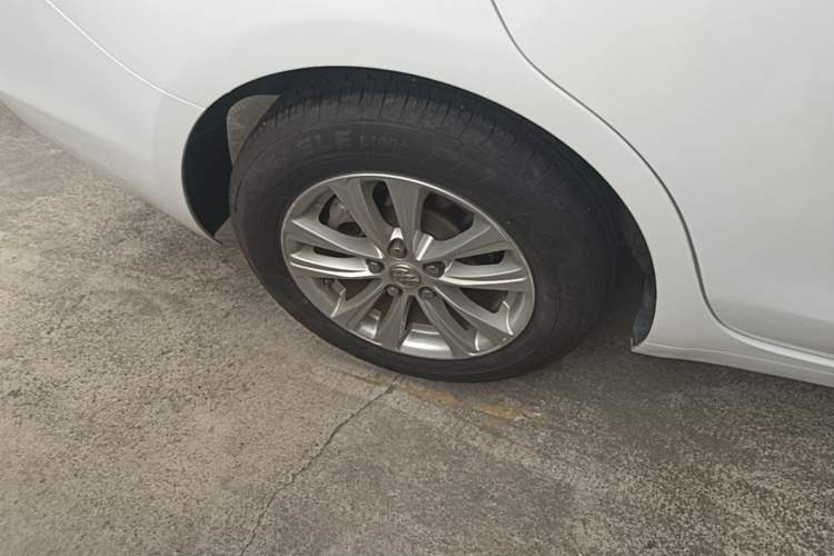 Used Buick GT 2015 15N Automatic Entry-Level Trim Right Rear Wheel Hub