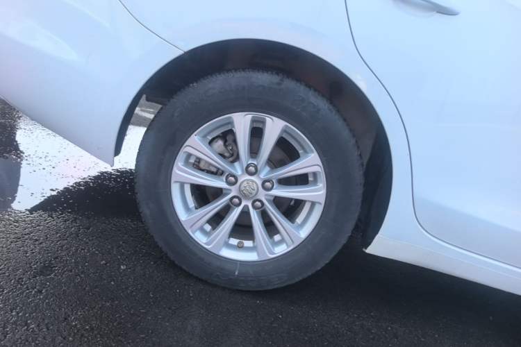 Used Buick GT 2015 15N Automatic Entry-Level Trim Right Rear Wheel Hub