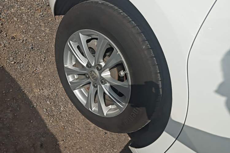 Used Buick GT 2015 15N Automatic Entry-Level Trim Right Rear Wheel Hub