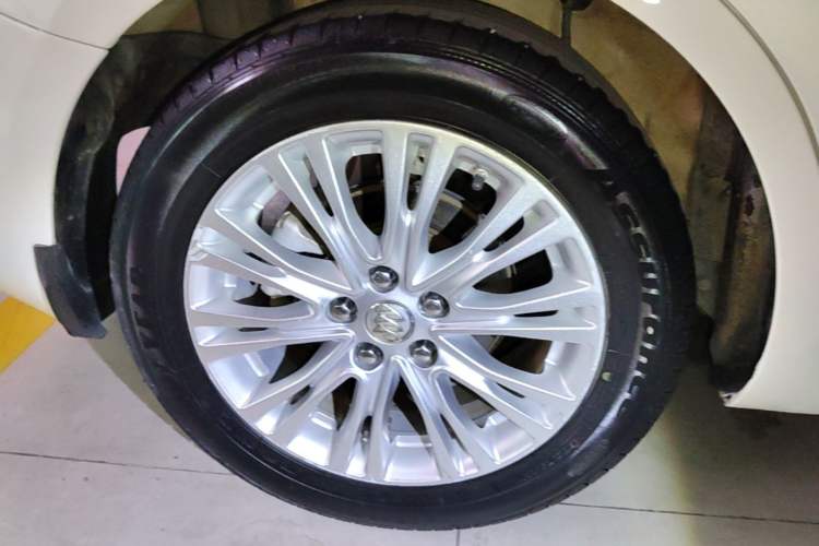 Used Buick GT 2015 15N Automatic Elite Version Right Rear Wheel Hub