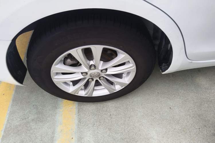 Used Buick GT 2015 15N Automatic Entry-Level Trim Right Rear Wheel Hub