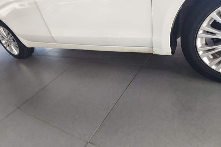 Used Buick GT 2015 15N Automatic Elite Version Right Side Sill